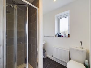 Shower room- click for photo gallery